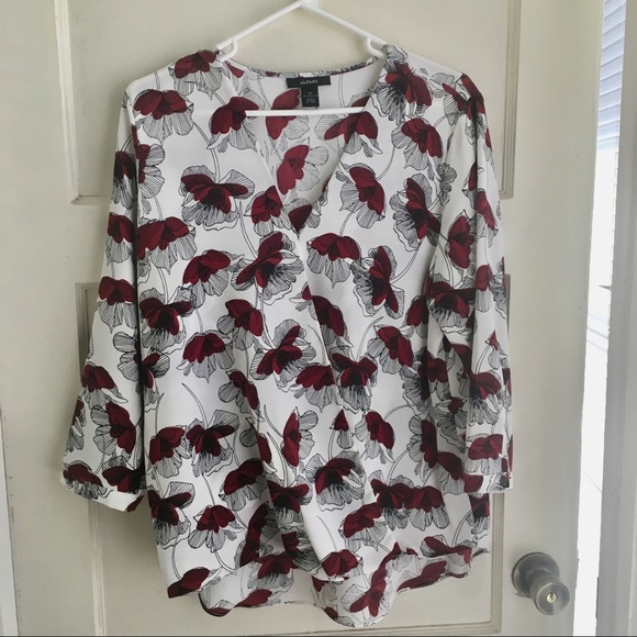 Alfani Floral Print Wrap Blouse women's top - Picture 2 of 5